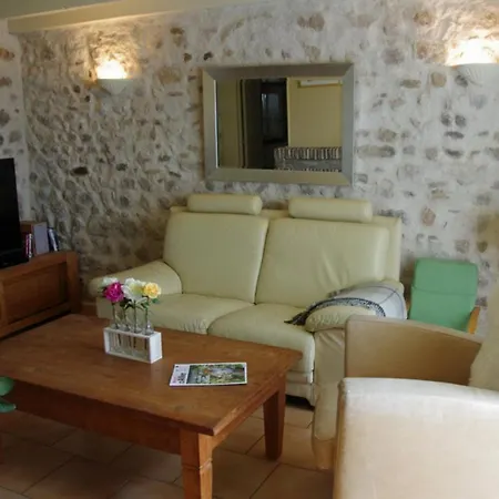 Avec Piscine Sainte Anne 別荘