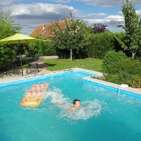 Avec Piscine Sainte Anne 別荘